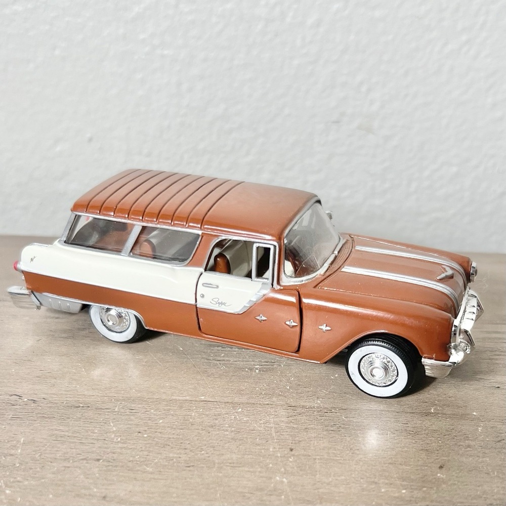 Vtg Road Champs 1955 Pontiac Safari Wagon 1:43 Diecast Car 1997‎ Brown Cream VGC
